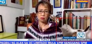 ¡Ups! Periodista se vuelve viral tras ser interrumpida por pelea entre sus gatos