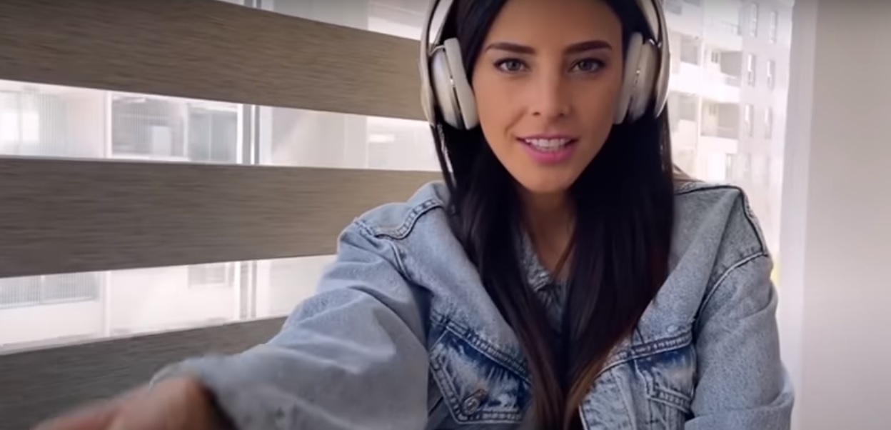 Daniela Castillo estrenó videoclip grabado desde su nuevo departamento