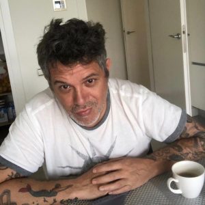 Alejandro Sanz sorprende con cambio de look durante cuarentena