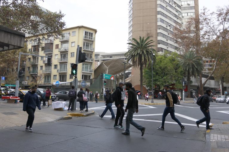 Ante alza de contagios: Decretan cuarentena total en Gran Santiago y otras seis comunas del país
