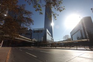 Así se veía Santiago en este primer día hábil en cuarentena total