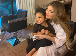 Kylie Jenner publica tierno video donde pone a prueba paciencia de Stormi