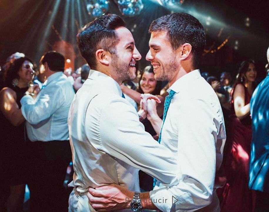 hugo valencia y su pareja