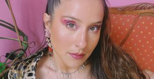 Denise Rosenthal recibe críticas por escotado look y sus fans la defienden