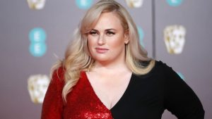 Rebel Wilson impresiona con su figura tras drástica pérdida de peso