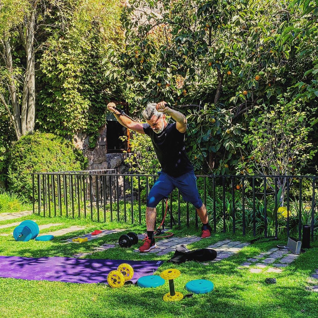 cristián sánchez sorprende con su físico en redes por ejericcios