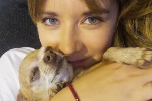 Carla Jara contó angustioso momento que vivió con su perrita: Estuvo al borde de la muerte