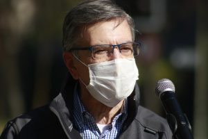 Joaquín Lavín ingresa a residencia sanitaria por contacto estrecho de Covid-19