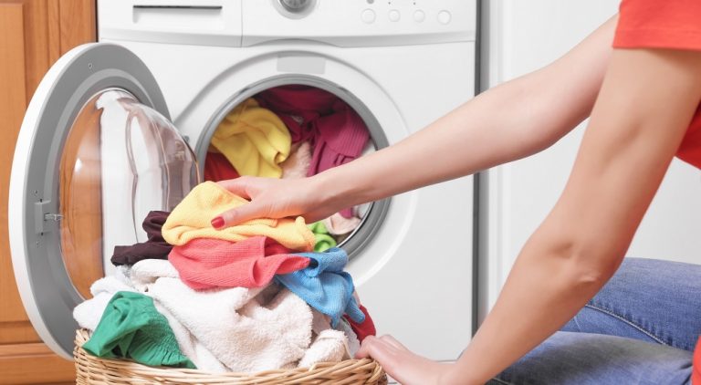 ¿Como evitar que tu ropa se llene de pelusas al lavarla? Este es el truco