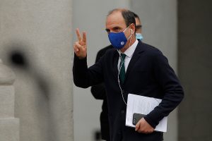 Ministro Cristián Monckeberg dio positivo al examen de Covid-19