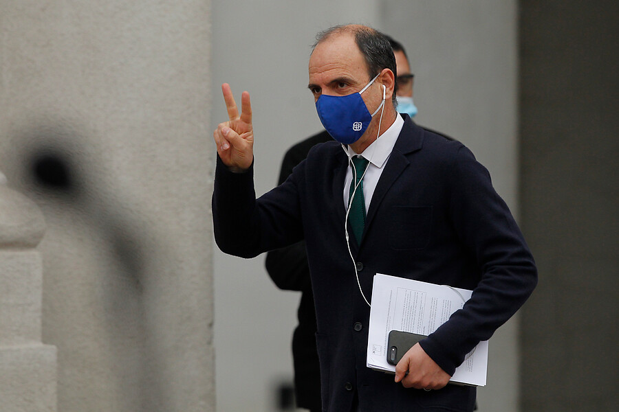 Ministro Cristián Monckeberg dio positivo al examen de Covid-19