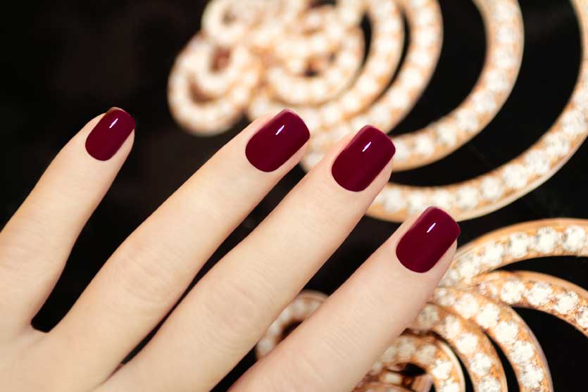Burdeos: ¡Lleva el color del invierno en tu manicure!