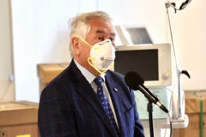 Ministro Enrique Paris desmiente cadena de WhatsApp sobre 'hibernación' en la Región Metropolitana