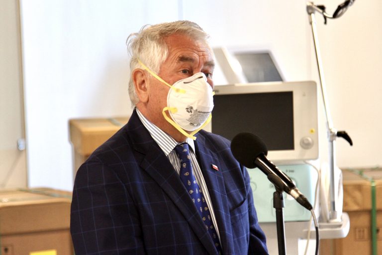 Ministro Enrique Paris desmiente cadena de WhatsApp sobre 'hibernación' en la Región Metropolitana