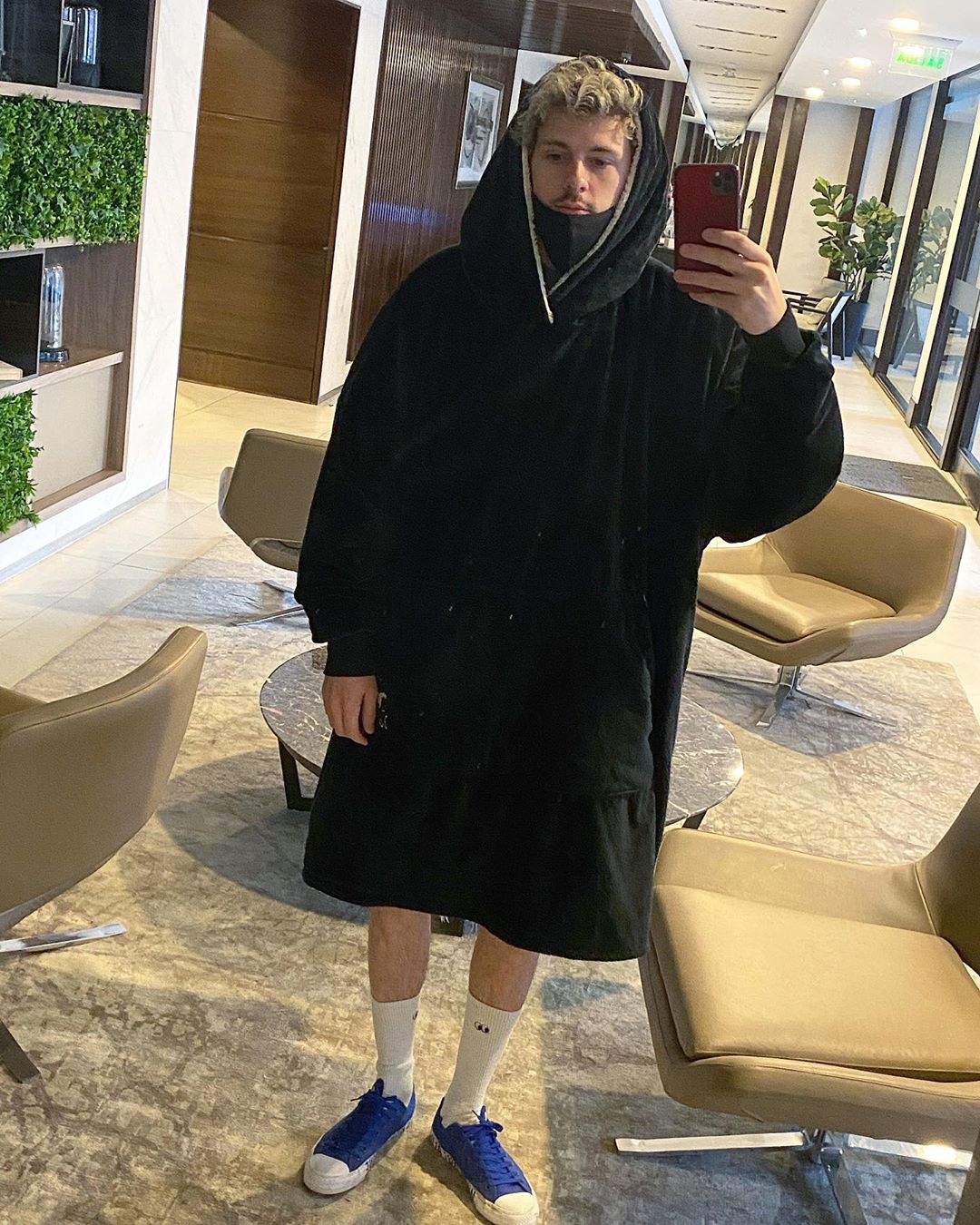 joaquín méndez y su prenda para capear el frío