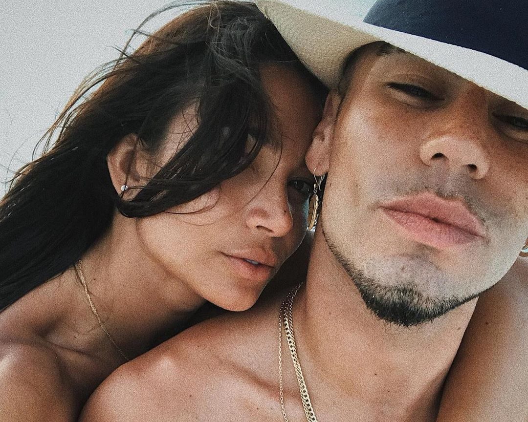 Raúl Peralta presenta su nueva canción bailando junto a su hijo Noah