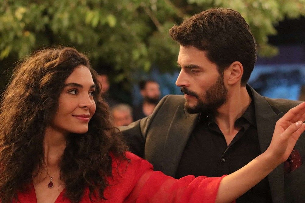 La dificultad que enfrentan los actores chilenos que doblan las voces en 'Hercai'