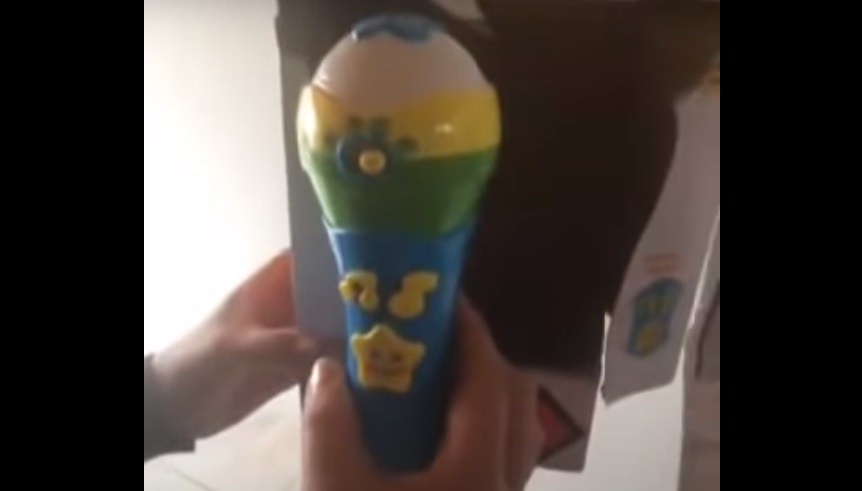 Mujer alertó sobre ordinario mensaje que venía en juguete que compró para su sobrina