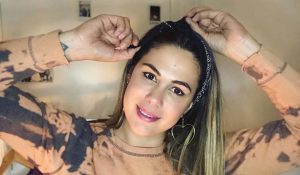 Laura Prieto comparte foto del recuerdo y luce igualita a su hija