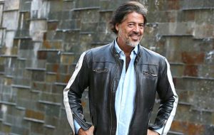 El nuevo emprendimiento de Miguelo: Hace tortas y las vende