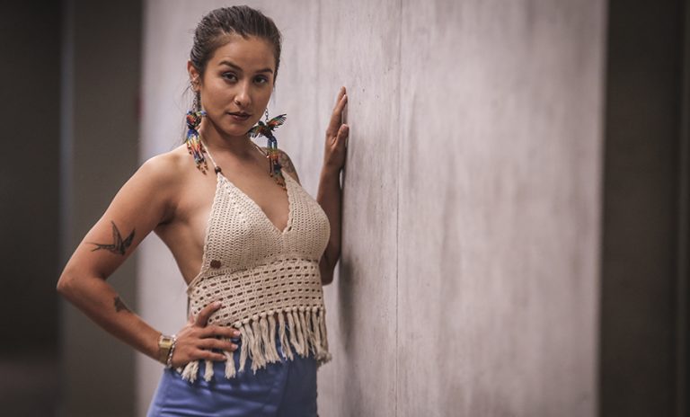 Denise Rosenthal sorprende con versión acústica de 'Santería'