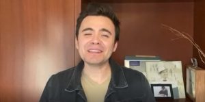 Así fue la serenata online de Mario Guerrero con sus fanáticas