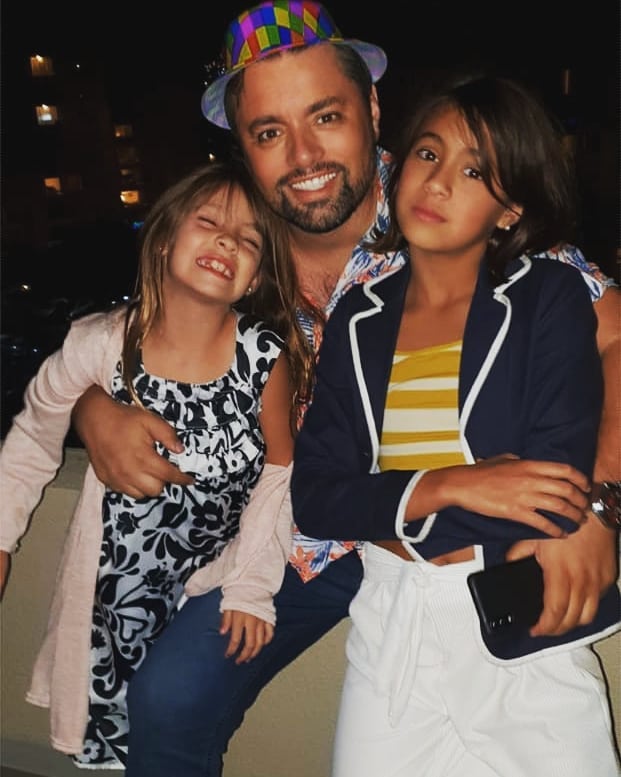 daniel valenzuela y sus hijas