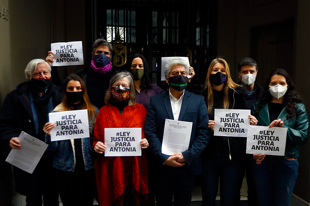 “Justicia para Antonia”: diputados y padre de la joven presentan proyecto de ley