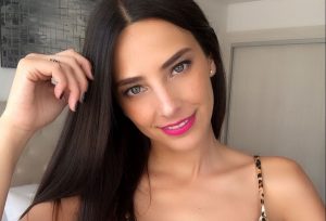 Daniela Castillo sorprende al posar en bikini