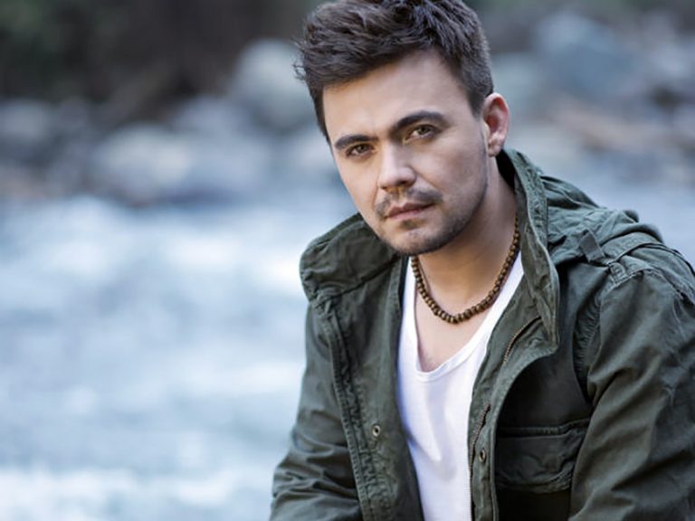 Conoce a los ganadores de una serenata online con Mario Guerrero