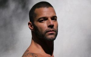 Hermano de Ricky Martin comparte inédita foto del cantante
