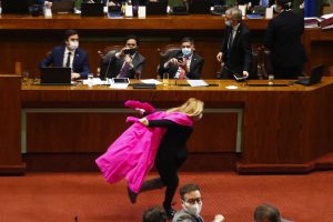 'Corrí como Naruto': Pamela Jiles explicó su 'festejo' en el Congreso por el retiro del 10% de los fondos de pensiones