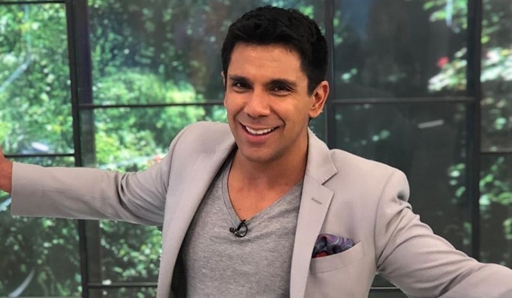 Juan Pablo Queraltó compartió foto de su infancia y lo comparan con su hijo