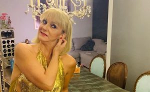 Renata Bravo sacó carcajadas con su imitación a Raquel Argandoña en "Milf"