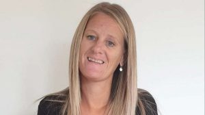 Mujer descubrió que tenía cáncer de mamas por curiosa mancha en su cuerpo