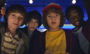 Actor de Stranger Things trabaja en restaurant durante pandemia