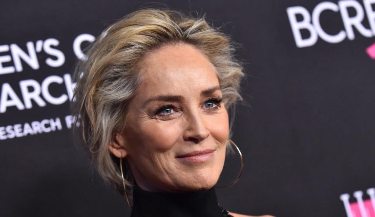 El duro momento que enfrenta Sharon Stone: Su abuela murió de Covid-19 y su hermana está grave