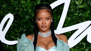 Rihanna sufre accidente en scooter: Su cara se llenó de moretones