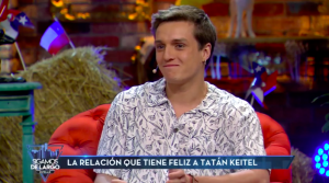 Hijo de Sebastián Keitel fue sorprendido con mensaje de su pololo en plena entrevista