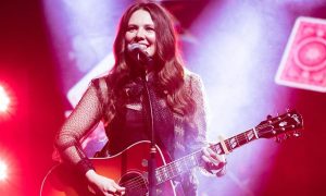 Joy Huerta mostró lo largo que tiene el pelo tras la cuarentena