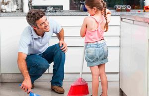 Estos son los beneficios de implicar a los niños en las tareas del hogar