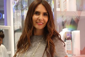 Yazmín Vásquez impacta con foto de su Primera Comunión