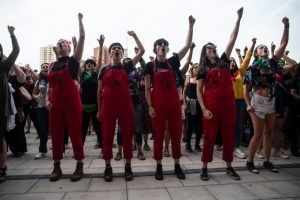 Las Tesis hacen llamado a realizar intervención "Un violador en tu camino" a un año del himno feminista