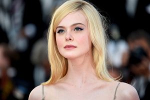 Elle Fanning mostró los efectos del eccema en su rostro con potentes fotos