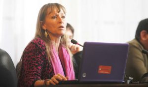 Ana María Gazmuri abandonó sesión de Congreso: Su hija fue allanada por tener plantas de marihuana