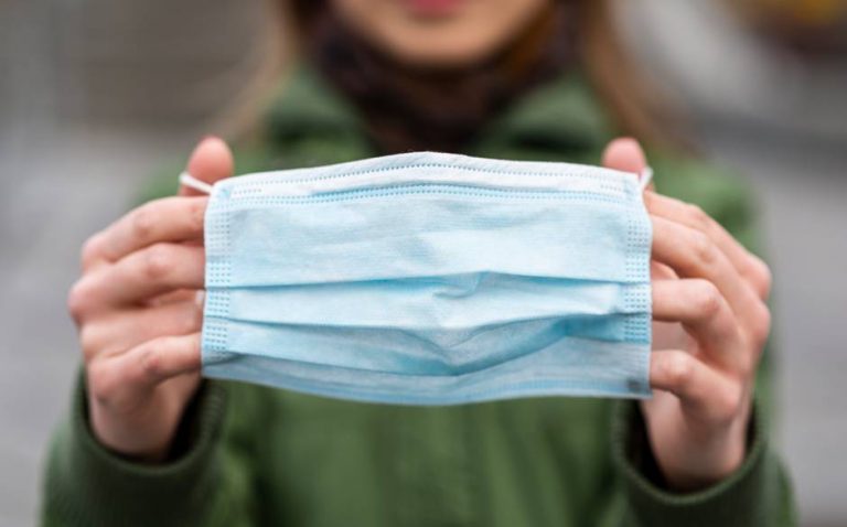 Mujeres que andaban sin mascarilla en Maipú fuero increpadas: "Yo no he visto ningún muerto"