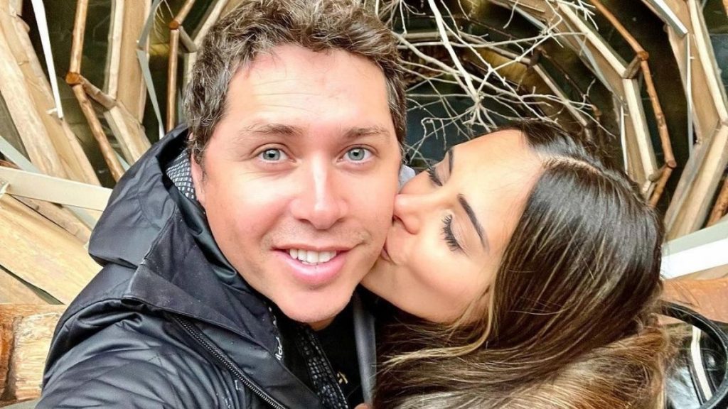 Karol Lucero Y Su Pareja