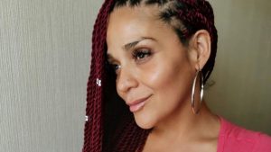 Kathy Orellana saca aplausos al lucir su abdomen