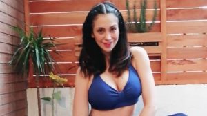 "Batifamilia": Yamna Lobos y su pareja se disfrazaron a tono con su hija