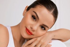 ¡Paren todo! Selena Gomez lanzó a la venta su linea de maquillaje, "Rare Beauty"